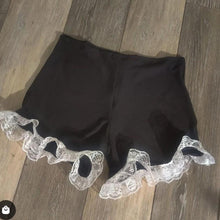 Load image into Gallery viewer, The ๐" Cottage Shorts" ๐